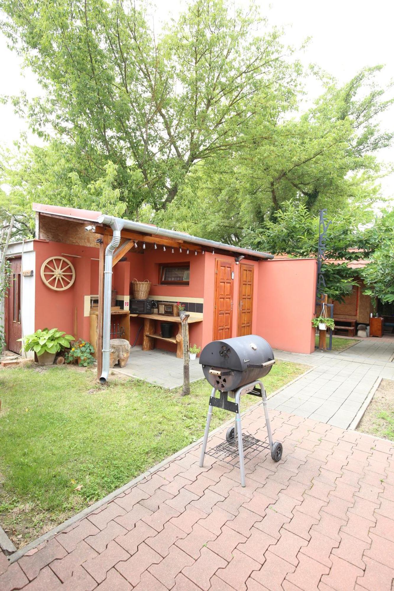 Karavan Sturovo Exterior photo