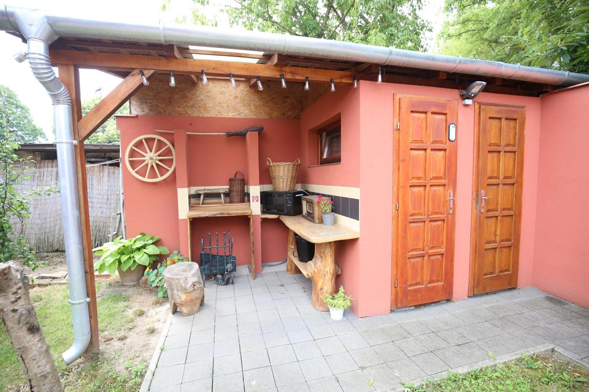 Karavan Sturovo Exterior photo