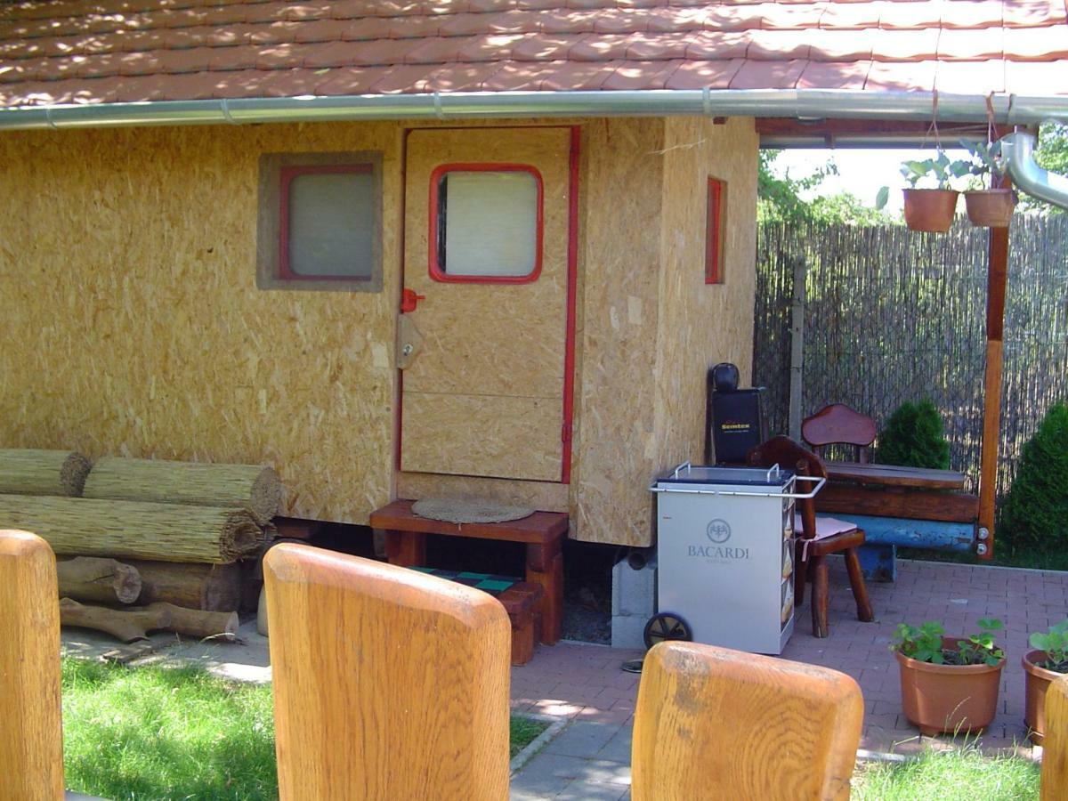 Karavan Sturovo Exterior photo